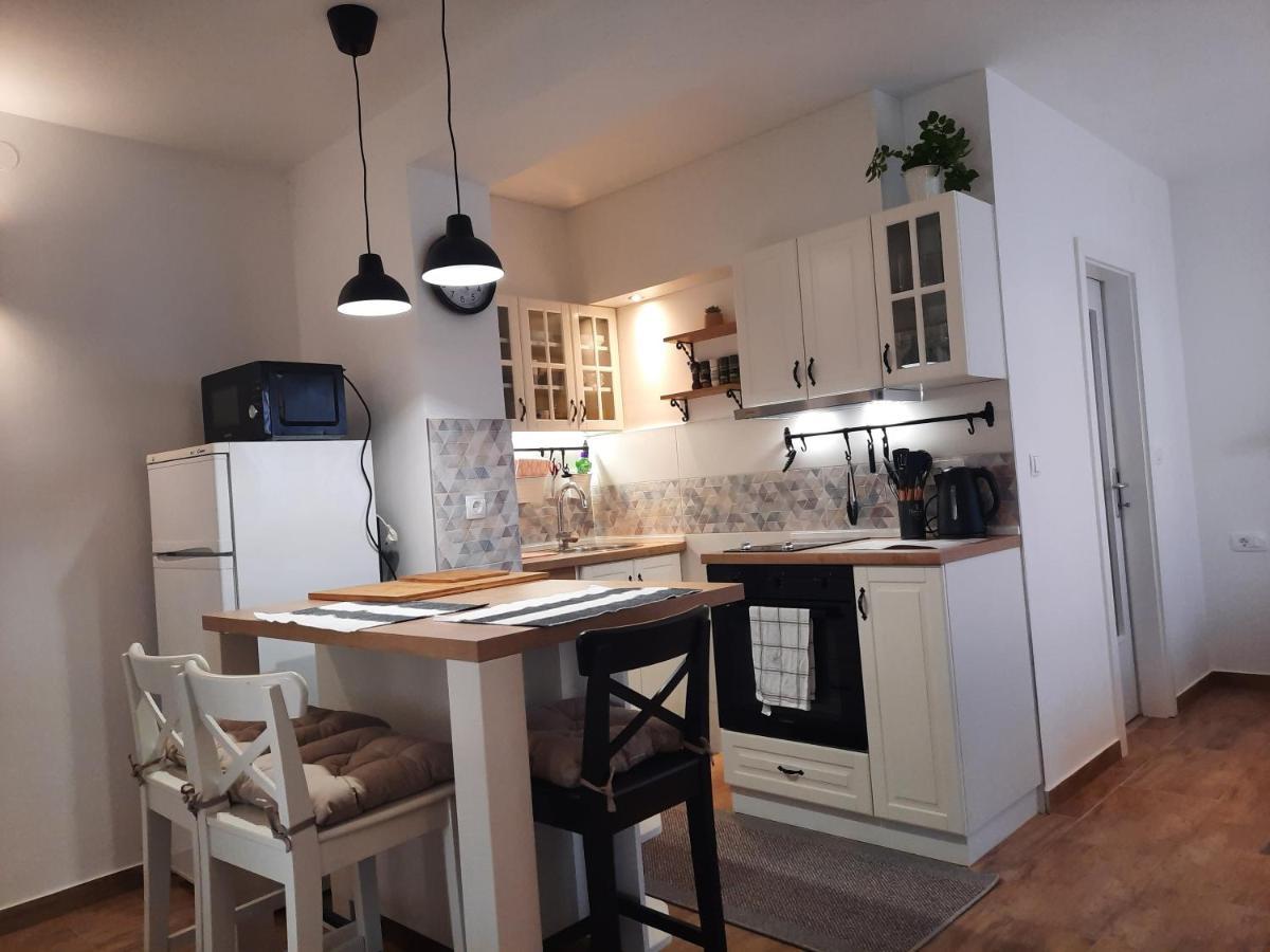 Manda Ljubetic Leilighet Sutivan Eksteriør bilde
